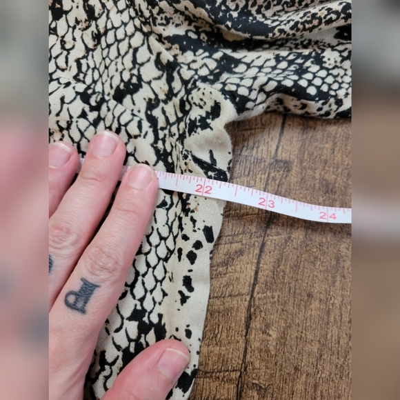 La Classe Couture snake print button down shirt - Picture 6 of 8